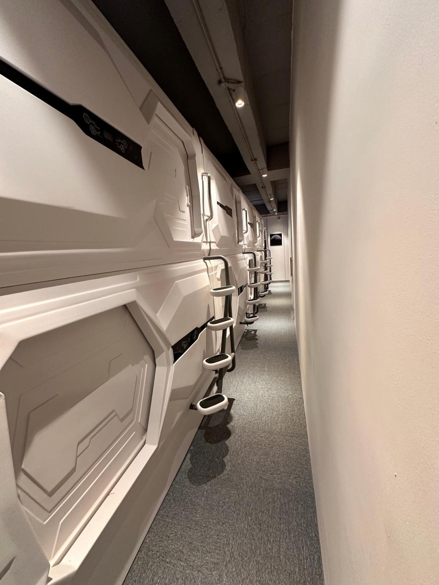 Blr Pods Hotel Bangalore Eksteriør billede